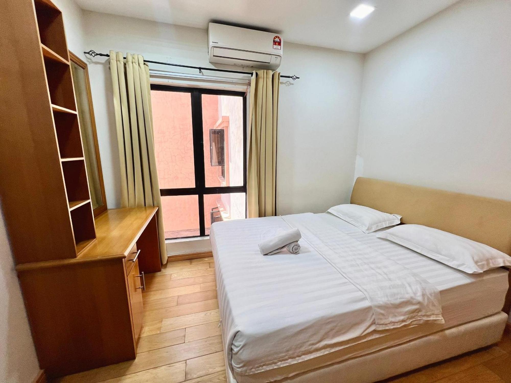 Penthouse Marina Court Vacation Home 4 Bedrooms Kota Kinabalu 14Pax Luaran gambar